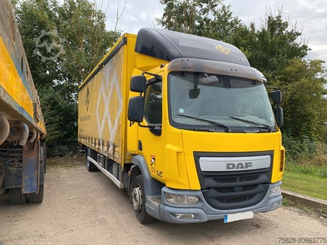 LKW mit Kofferaufbau DAF LF55 .220 12 Tonnen/ Schaltgetriebe / BLATT-BL