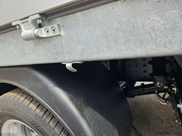 Camión plataforma con grúa de carga Fuso Canter 6S15