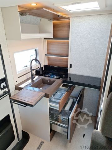 Teilintegriertes Wohnmobil BÜRSTNER Signature SFT 7.1 ** Automatik **