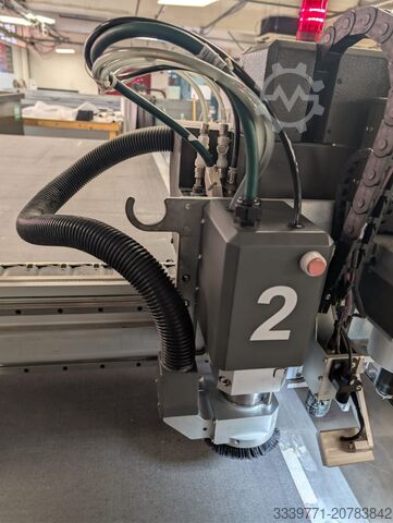 Cutting Machine Blackman and White Versatech