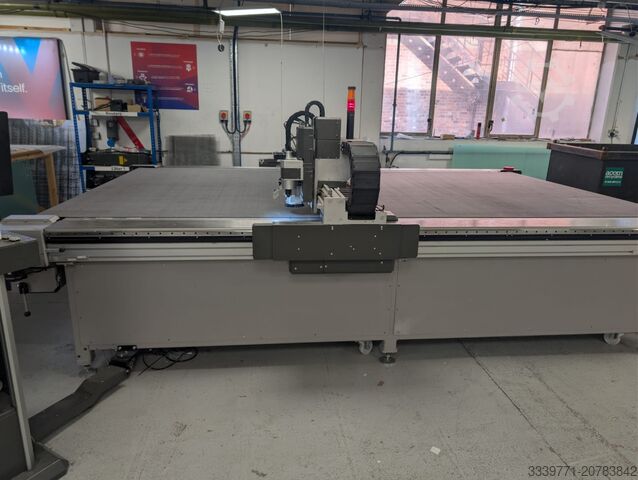 Cutting Machine Blackman and White Versatech