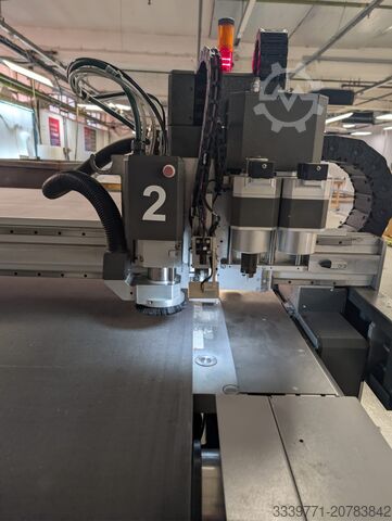 Cutting Machine Blackman and White Versatech