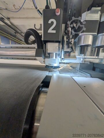 Cutting Machine Blackman and White Versatech