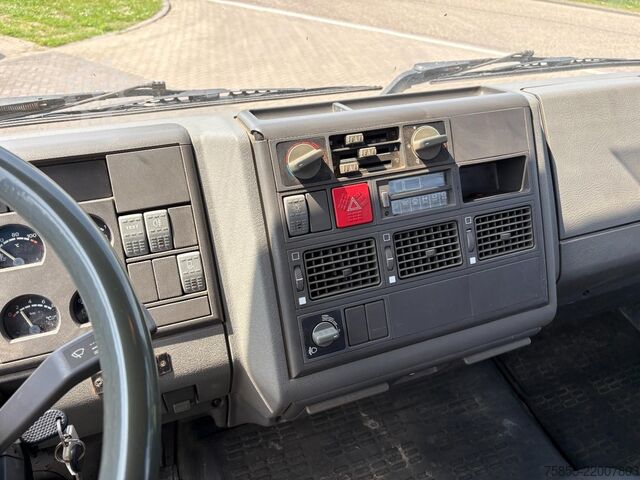 Rimorchio della piattaforma Iveco Eurocargo 150E18 / Manual / Palfinger PK10.000 ...
