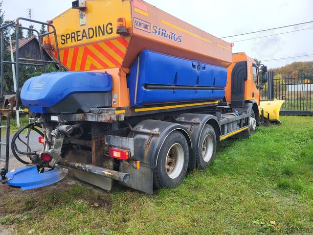 Ciężarówka z posypywarką do soli Volvo FE 340