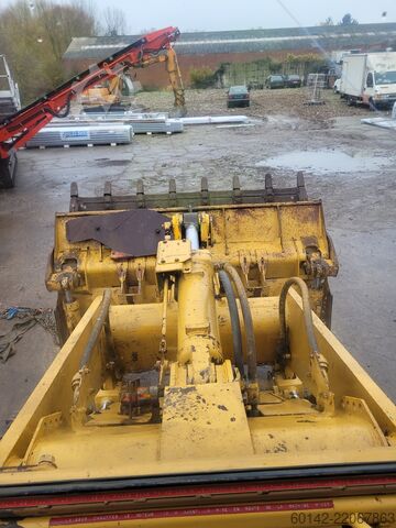 Carregadeira de rastos Caterpillar 953