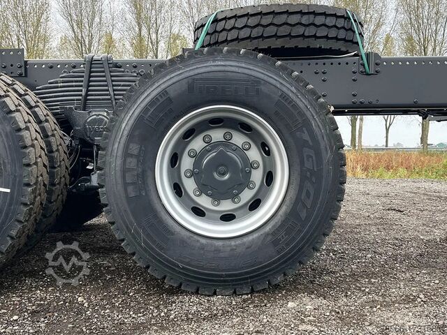 Chassis met cabine Iveco T-Way AD380T47WH-3800 Chassis Cabin (7 units)