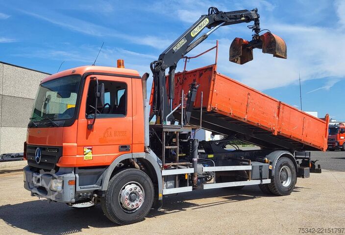 Wywrotka z dźwigiem Mercedes-Benz Actros 1932