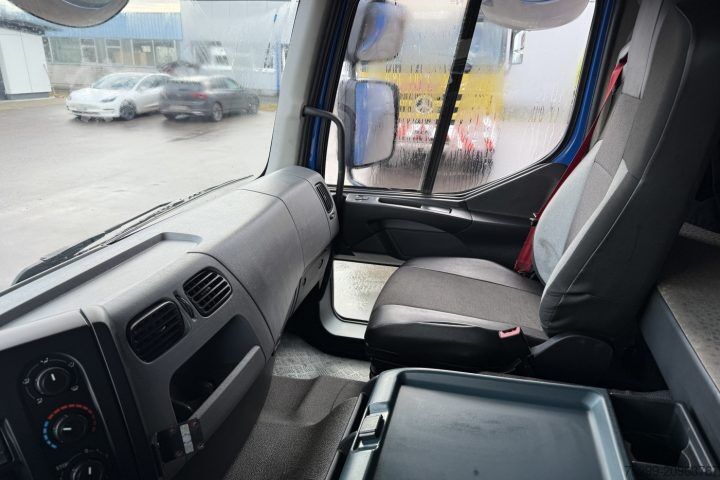 Valníkový nákladní automobil s plachtou Renault D Wide 18.320 4x2 Plane/HB  / Swiss-Vehicle