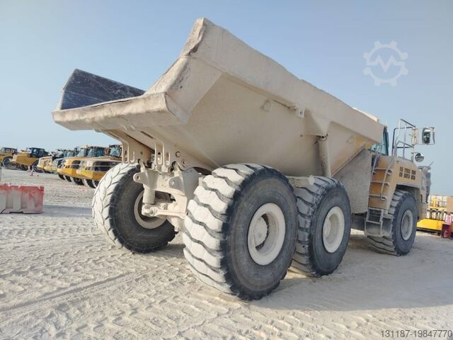 Dumper Komatsu HM400-3R (4 pieces available in Abu Dhabi)