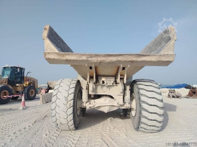 Dumper Komatsu HM400-3R (4 pieces available in Abu Dhabi)