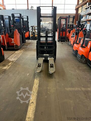 High Lift stacker BT SWE 140L // Initialhub