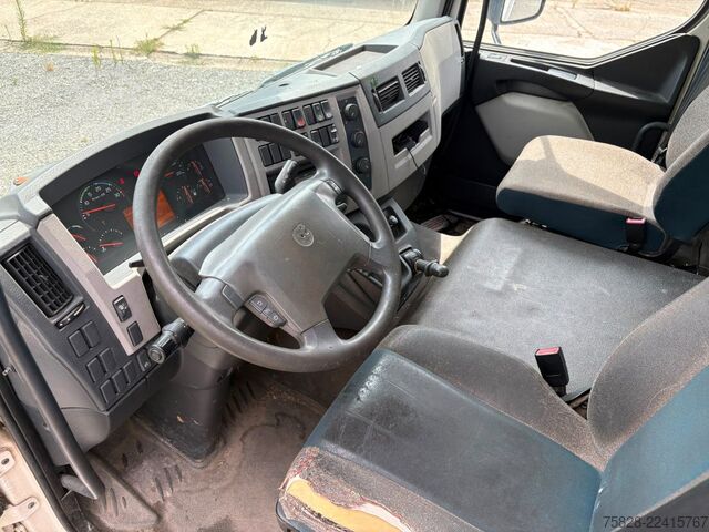 Soğutuculu kamyon VOLVO FL250 mit Carrier Supra 1150 Mt°