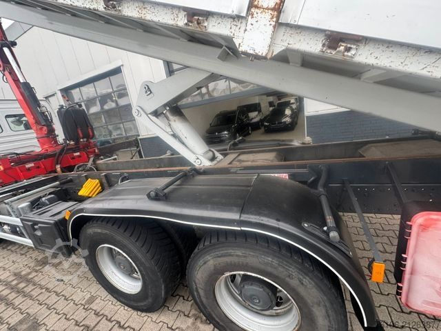 Tipper truck MERCEDES-BENZ Axor 2633 Kipper mit Kran Fassi F135