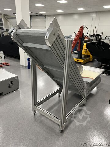 Stanzmaschine Conveyor belt for waste removal from guillotine, three-knife trimmer