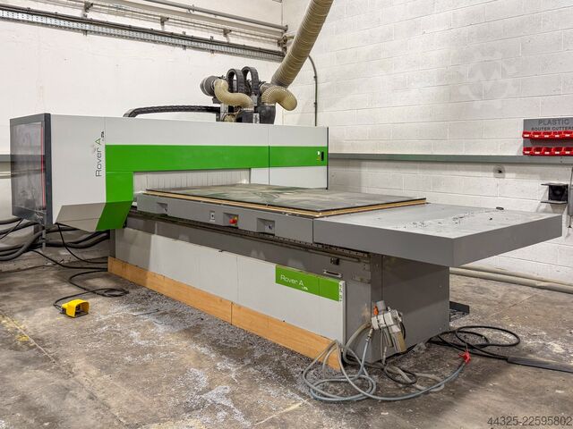 Centru de prelucrare cu masă cuibăritoare BIESSE ROVER A FT 1224