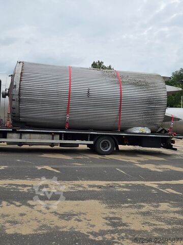 Tárolótartály 32000l Insulated stainless steel tank with a side-mount propeller agitator