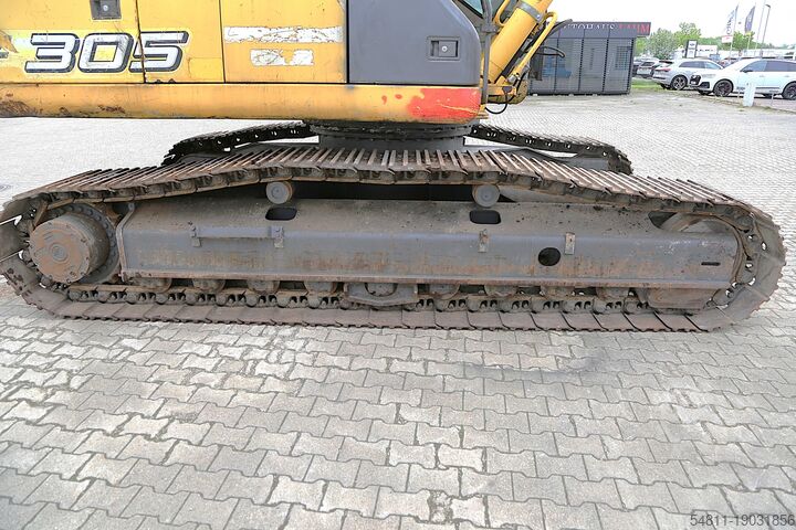 Graafmachine op rupsbanden Kobelco/NEW-Holland E305