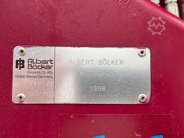 Grua todo-o-terreno Bocker AK 32/1000