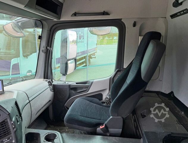Dobozos teherautó MERCEDES-BENZ Antos 1830 FULL AIR TAIL LIFT 648.000 KM SMART T