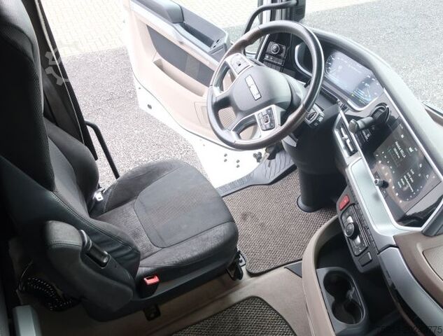 Standardní tahač DAF XG+ 530 FT VExec Standklima Intarder Navigation