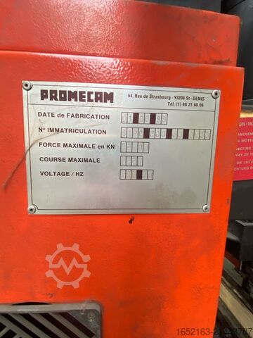 Amada Promecam kantpers met een perskracht van 200 ton amada promecam STPC200