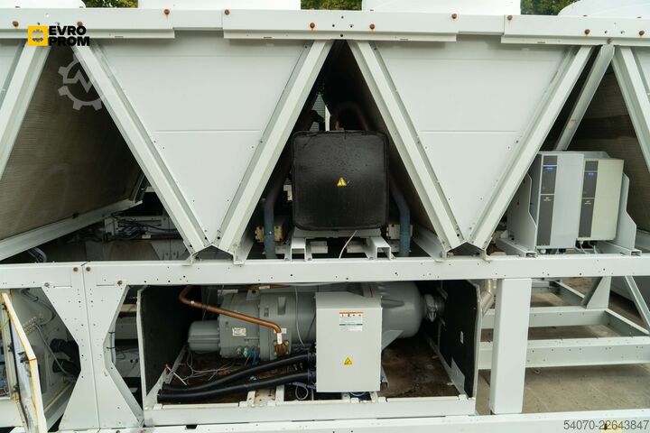 Køler Used Industrial Chiller CARRIER - 890 kW | With warranty