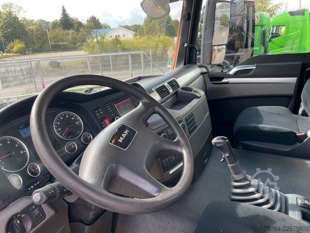 Autocamion cu cârlig pentru containere MAN TGS 35.440 / HIAB XR26.59 / 8x4 /Gelenkt/ 67 tkm