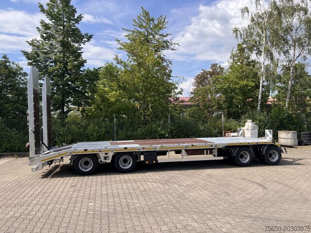 Remorcă cu platformă joasă Möslein T4 VB H1 gerade  neuer 4 Achs Tieflader gerade hydraulischen Rampen