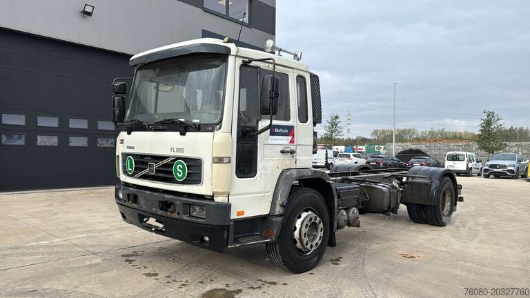 Chassis cabine Volvo FL 220 (FULL STEEL SUSP. / 10 BOLTS / 18 TONS /...