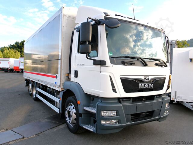 LKW mit Getränkeaufbau MAN 26.320 TGM*7,3m Schwenwkand*LBW*2x AHK*LIft/Lenk