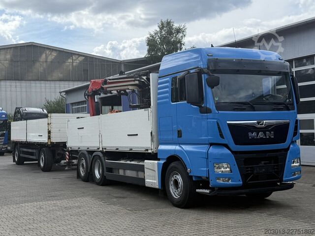 Ciężarówka z płaską platformą MAN TGX 26.470 Euro 6 Abrollkipper mit Ladekran