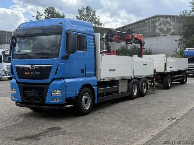 Ciężarówka z płaską platformą MAN TGX 26.470 Euro 6 Abrollkipper mit Ladekran