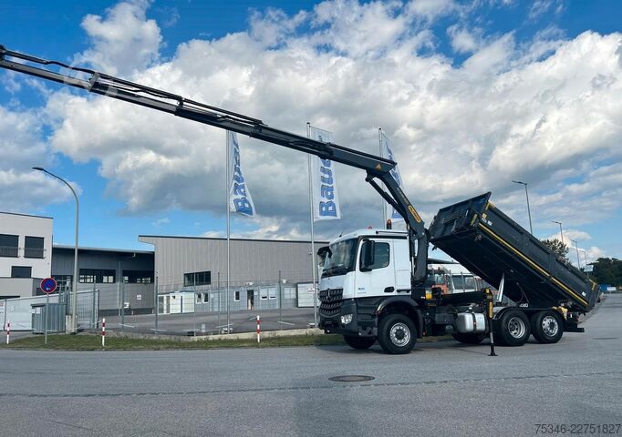 Trójstronna wywrotka MERCEDES-BENZ Arocs 2545 Kipper/Kran/6x4-4/Lenkachse/128 tkm