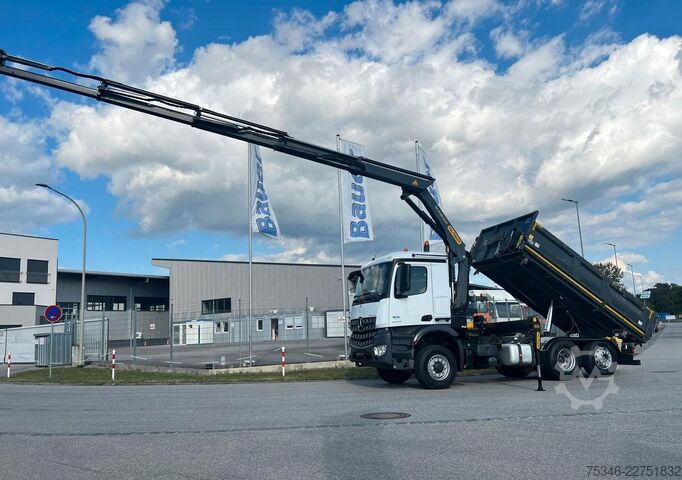 Żuraw samochodowy MERCEDES-BENZ Arocs 2545 Kipper/Kran/6x4-4/Lenkachse/128 tkm