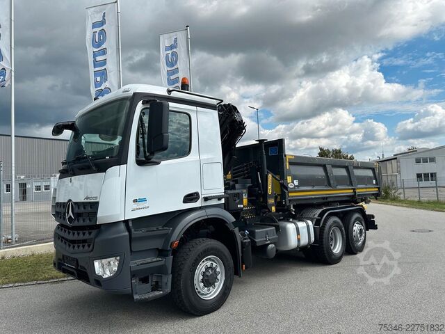 Żuraw samochodowy MERCEDES-BENZ Arocs 2545 Kipper/Kran/6x4-4/Lenkachse/128 tkm