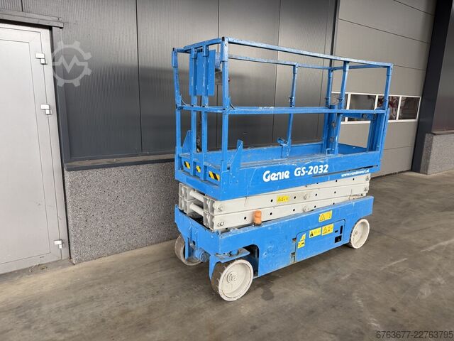 Genie GS-2032 ψαλιδωτό ανυψωτικό πλατφόρμας, ψαλιδωτός ανυψωτήρας 2006 / 1010 ώρες, ύψος εργασίας 8  GENIE Genie GS-2032 schaarlift schaar hoogwerker 2006 / 1010uur 8mtr werkhoogte