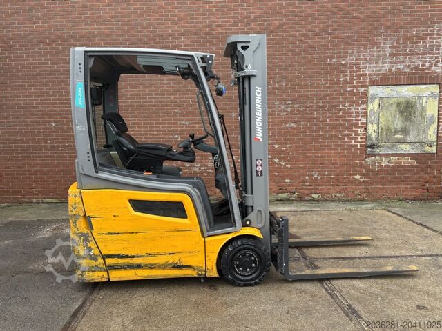 Empilhador eléctrico de 3 rodas Jungheinrich EFG 216k