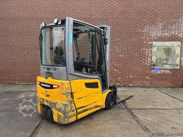 Empilhador eléctrico de 3 rodas Jungheinrich EFG 216k