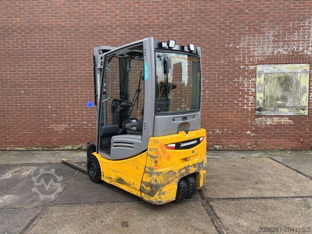 Elektryczny wózek widłowy 3 kołowy Jungheinrich EFG 216k