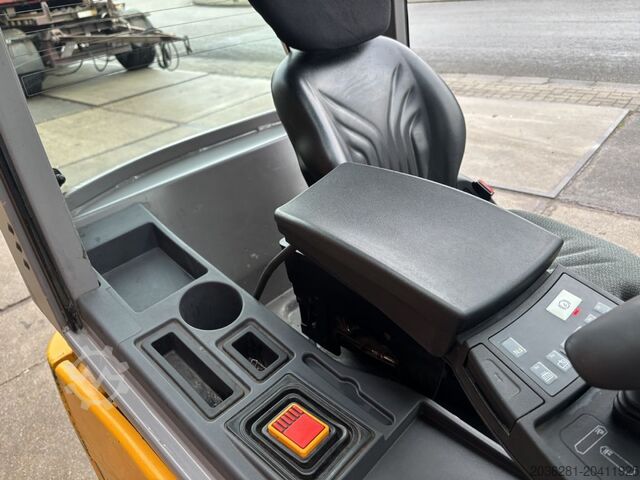 Empilhador eléctrico de 3 rodas Jungheinrich EFG 216k