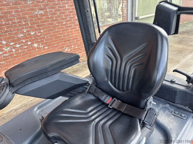 Elektrische vorkheftruck met 4 wielen Linde E16PH-01