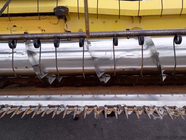 θεριζοαλωνιστική μηχανή New Holland CR 9080