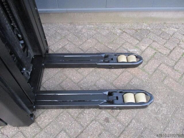 Carretilla elevadora TOYOTA SWE160L