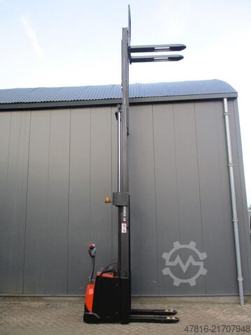 Carretilla elevadora TOYOTA SWE160L