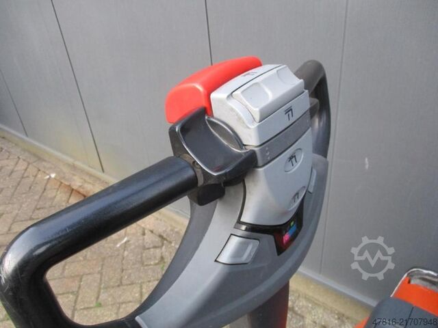 Carretilla elevadora TOYOTA SWE160L