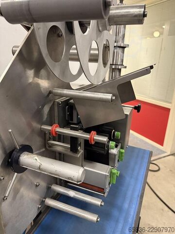 Van Oers LPX 400 Blow-Etikettierer mit Druck- und Spendeeinheit sowie Förderband Van Oers United LPX 400 blow