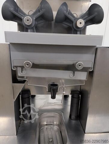 Presse-agrumes automatique Zummo sur armoire en acier inoxydable Zummo 
