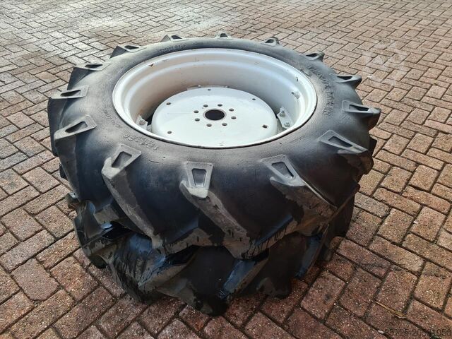 Wiel met band  Trekker banden - Gebruikt