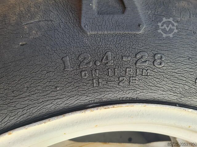 Wiel met band  Trekker banden - Gebruikt